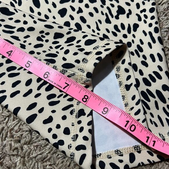 Leopard Print Biker Shorts Size 1X Cream & Black Spandex Shorts NWOT - Picture 7 of 7